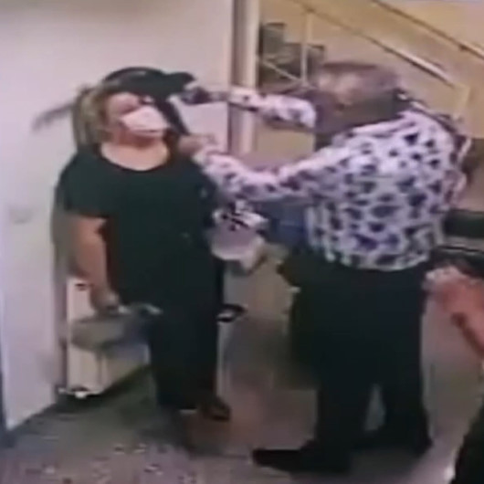Kahramanmaraş’ta banka müdürü kadın çalışanın başına silah dayadı: O anlar kamerada